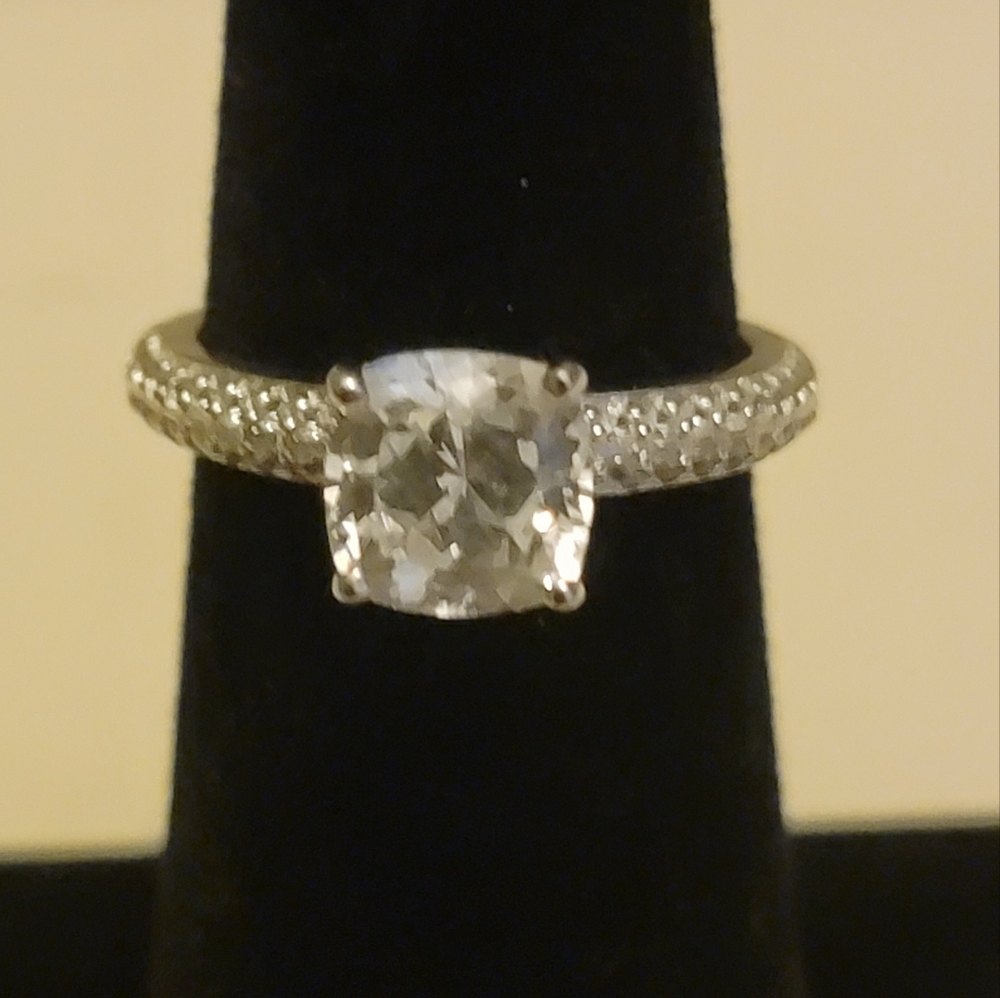 Beautiful sterling silver 925 CZ size 6